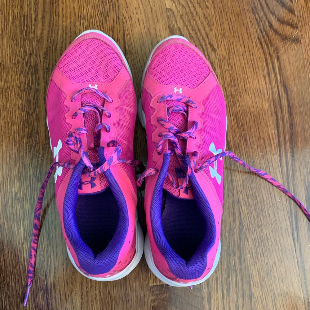 Under Armour 7Y Girls Tennis Shoes